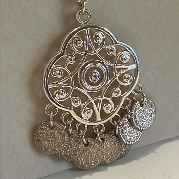 31” gold tone Infinity chain necklace 2” open scrollwork pendant w/8 medallions - Picture 4 of 14